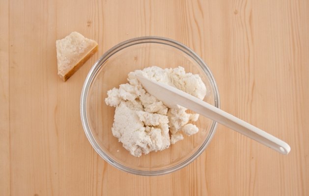 Il composto di ricotta e parmigiano