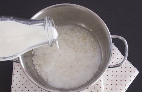 Il riso cotto con il latte