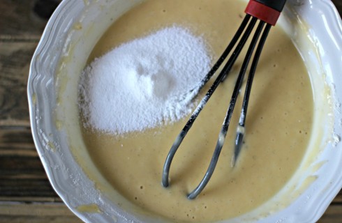 L'impasto della torta allo yogurt