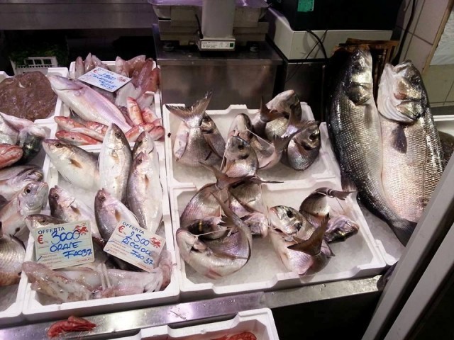 mercato trionfale banco del pesce