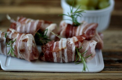 La preparazione degli involtini di maiale