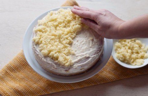 La decorazione della torta mimosa