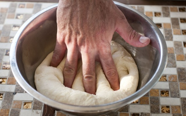 La preparazione dello sfincione