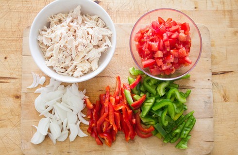 La preparazione del ripieno dei burritos