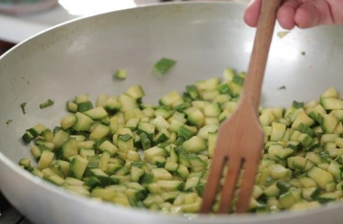 le_zucchine_per_la_preparazione_delle_frittelle_di_zucchine