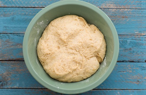 La preparazione delle brioche allo yogurt