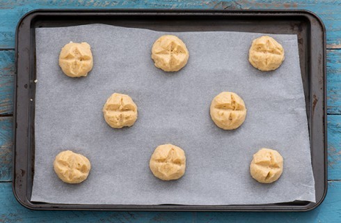 La preparazione delle brioche allo yogurt