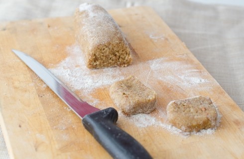 La preparazione dei biscotti integrali