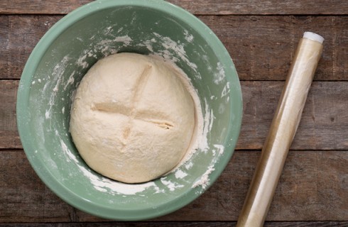 La preparazione della focaccia di patate