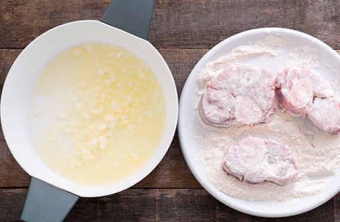 la preparazione dell'ossobuco alla milanese