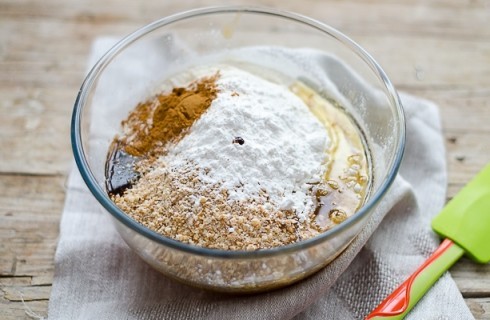 La preparazione della torta di cachi