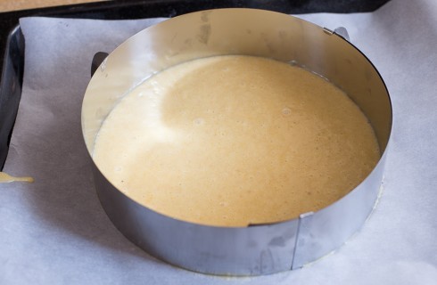 La preparazione della torta ricotta e pere