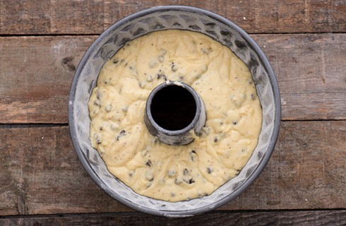 La preparazione della torta ricotta e cioccolato