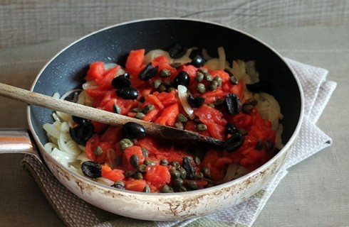 La preparazione della pitta di patate