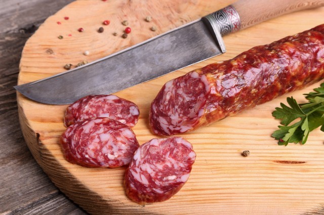 Coltello e salame