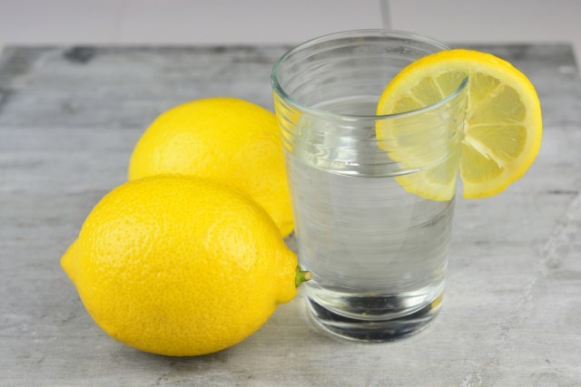 acqua e limone detox fegato