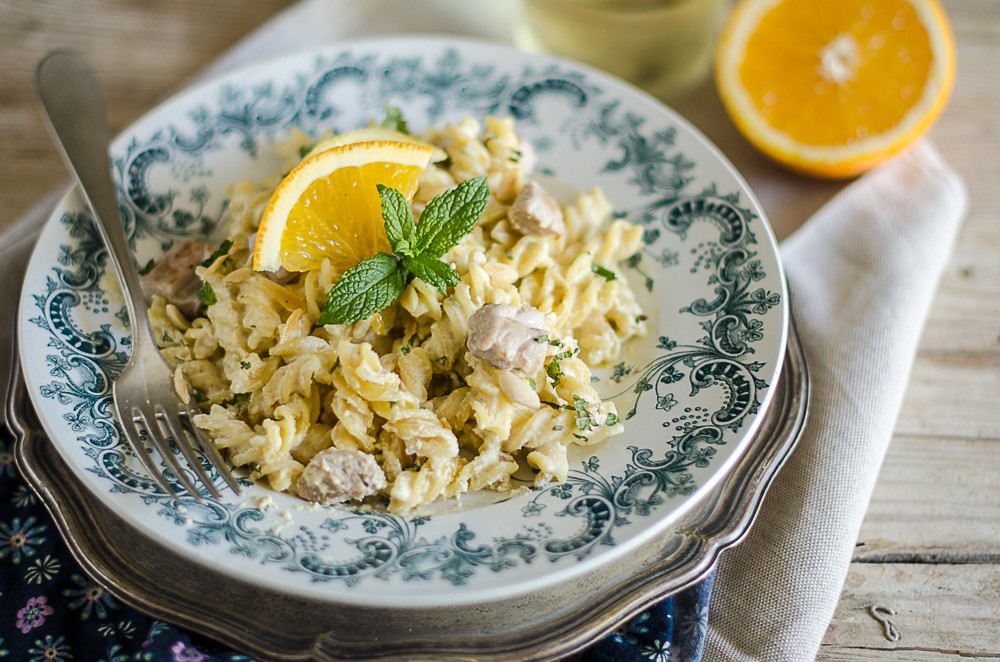 Fusilli con sugo al tonno e agrumi