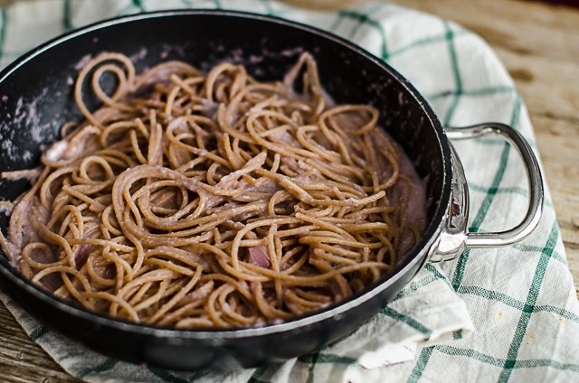 Spaghetti integrali in crema di cipolle-4