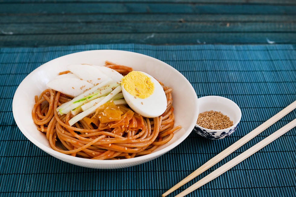 Ricetta Bibim Guksu - Noodles freddi piccanti coreani di Junko - Cookpad