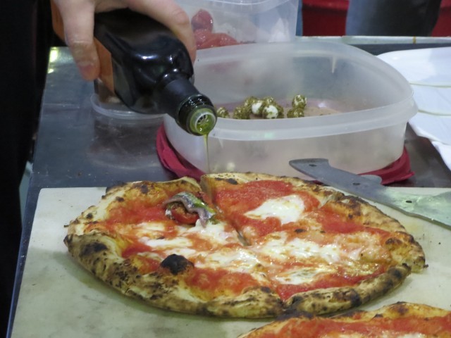 finale matteo moretti pizza con acciughe, sfere di ricotta, aria di basilico-min