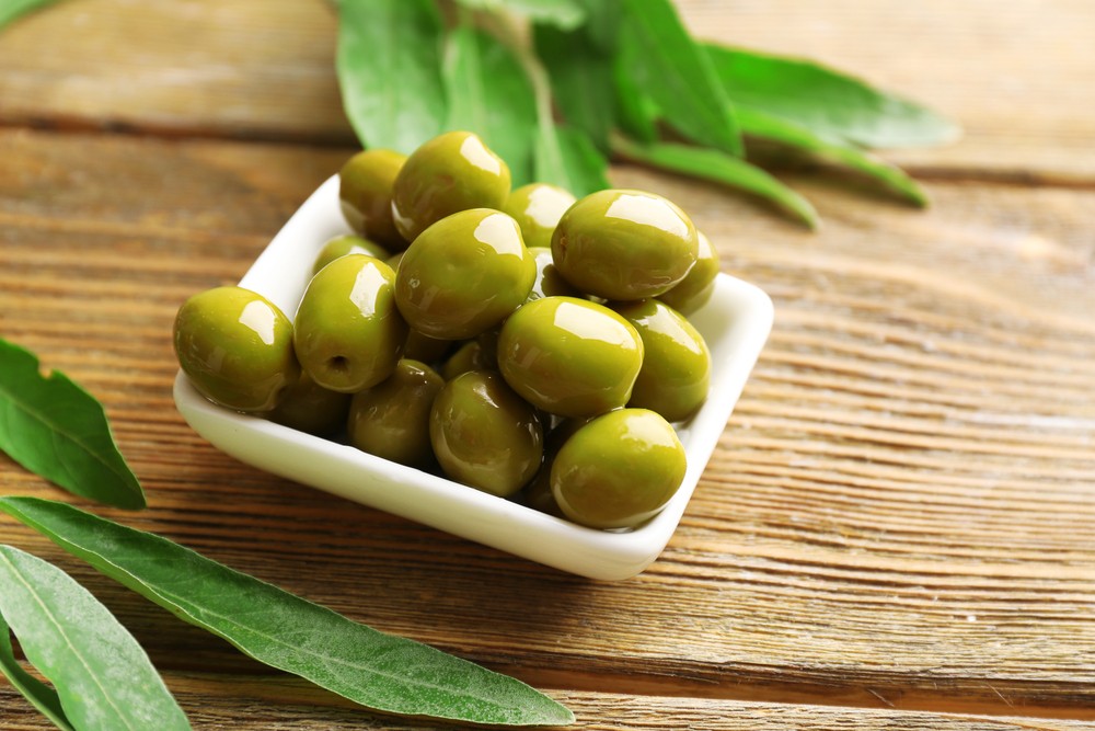<b> Olive:<b\> una manciata di olive verdi prima di dormire, vi permetterà di eliminare il fastidioso buco allo stomaco. Un consiglio: accertatevi che le olive non contengano sale, potreste incorrere 