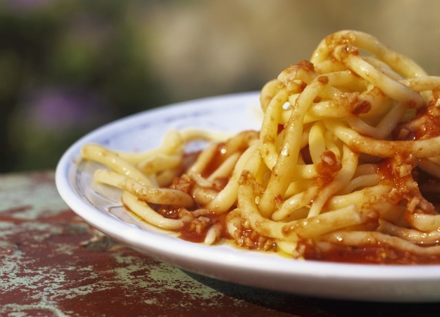 Pici all'aglione (Pasta with tomato & garlic sauce, Italy)