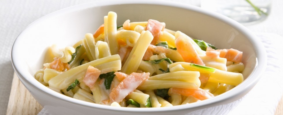 Ricetta Pasta con zucchine e salmone | Agrodolce