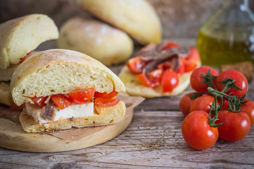 Pane Cunzato, ingredienti e ricetta originale siciliana ...