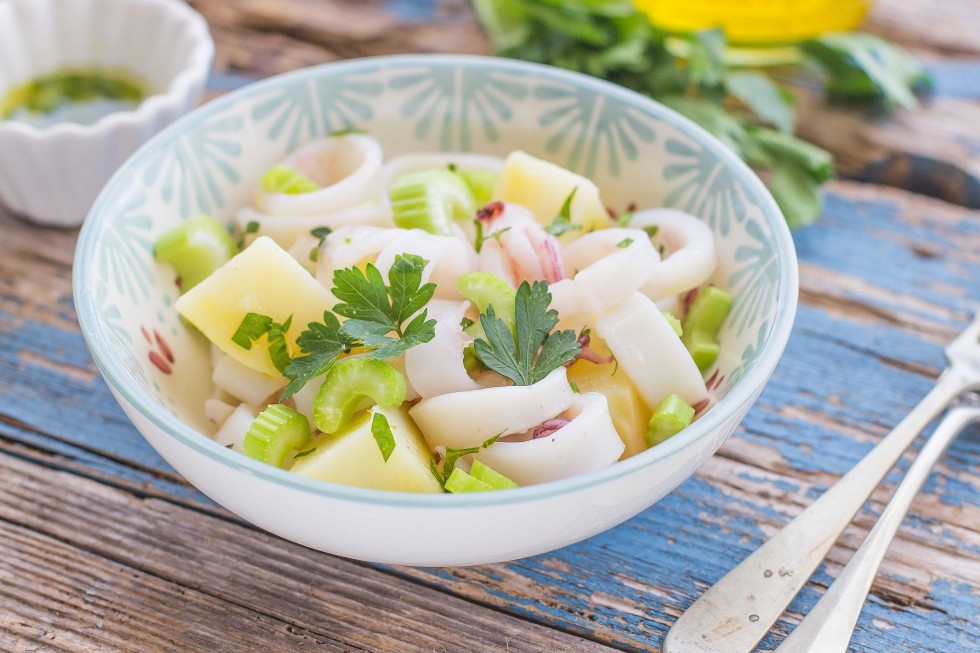 Ricetta Insalata di calamari con patate e sedano | Agrodolce