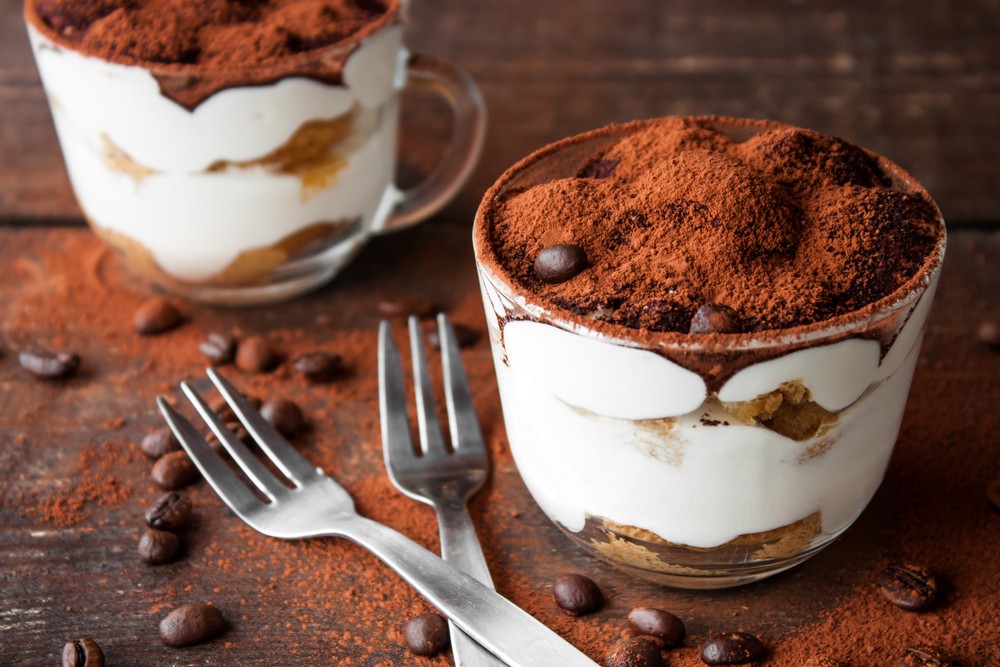 <b>Tiramisù nel bicchiere:&lt;b\&gt; preparate il tiramisù direttamente in bicchieri monoporzione. Vi basteranno giusto qualche savoiardo, mezzo barattolo di yogurt dolce, una tazzina di caffè e il gioco è fatto.</b>