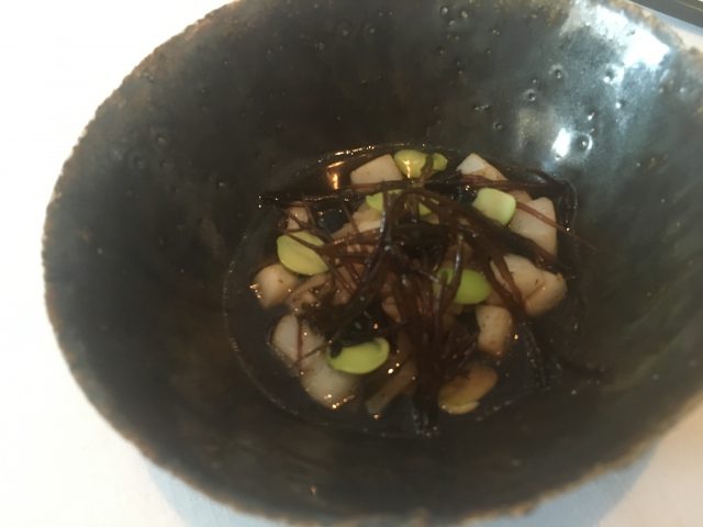 Calamaro con miso e aglio nero