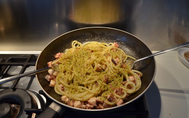 pasta-con-polpo-agrumi-e-pistacchi-11