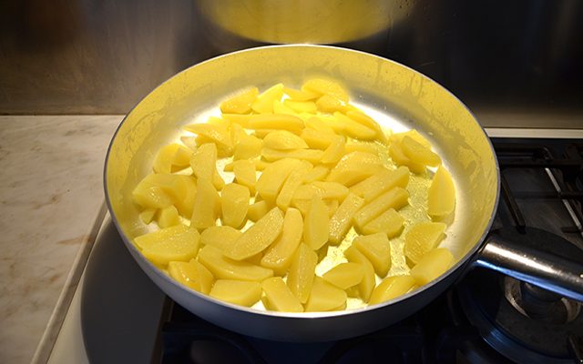 agnello-con-patate-in-padella-4