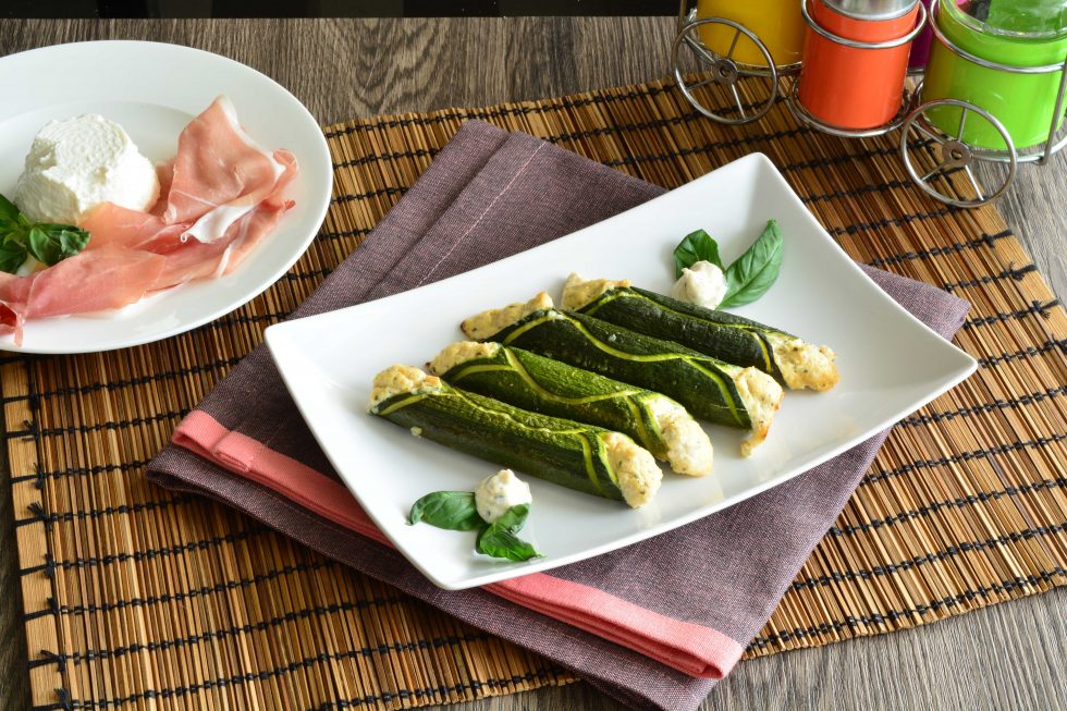 Ricetta Cannoli di zucchine con prosciutto crudo e ricotta ...