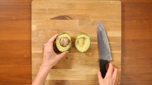 insalata-di-farro-salmone-e-avocado-step-1