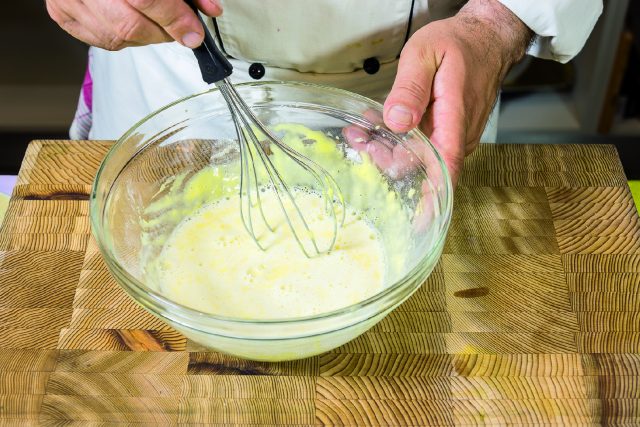 fagottino-di-crespella-con-tagliolini-alle-melanzane-e-crema-di-parmigiano-a1950-2