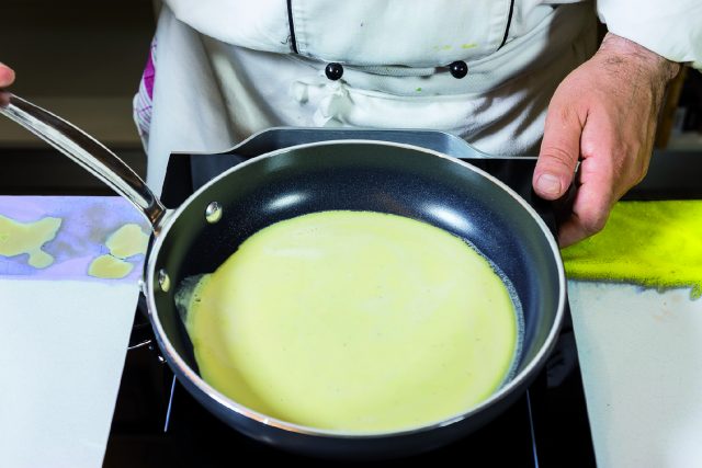 fagottino-di-crespella-con-tagliolini-alle-melanzane-e-crema-di-parmigiano-a1950-3