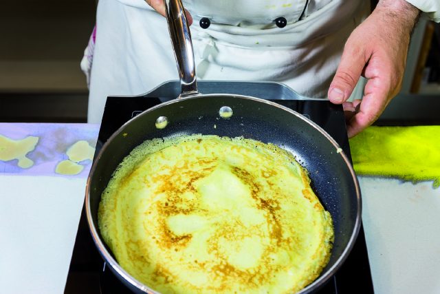 fagottino-di-crespella-con-tagliolini-alle-melanzane-e-crema-di-parmigiano-a1950-4