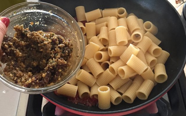 pasta-melanzane-noci-basilico-step-5