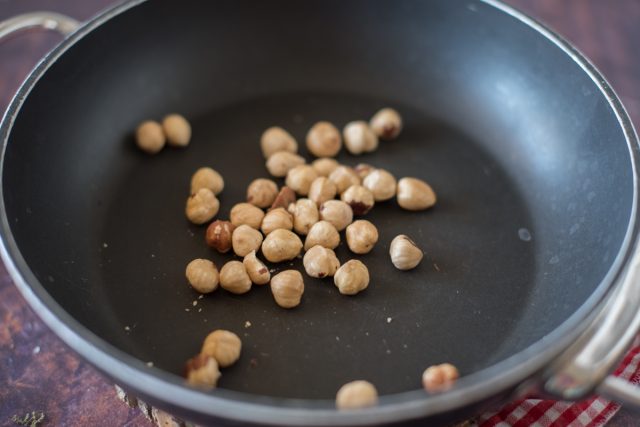 bigoli-ragu-di-nocciole-e-funghi-step-2