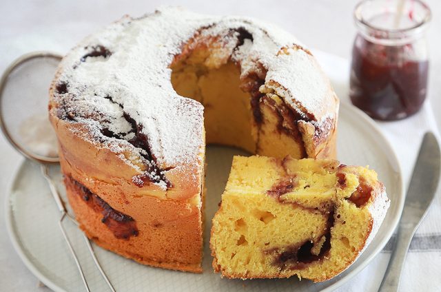 Ciambellone con marmellata