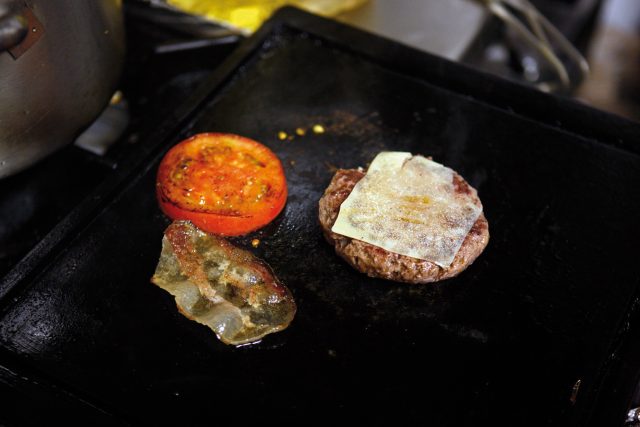 burger-con-pane-alla-paprika-11