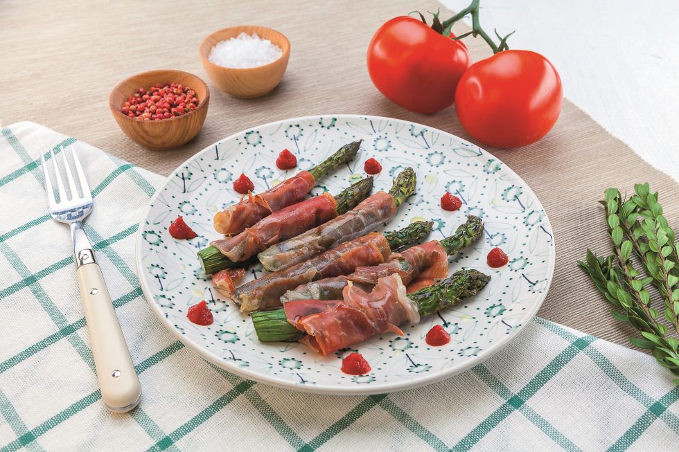 Ricetta Asparagi con prosciutto crudo al barbecue | Agrodolce