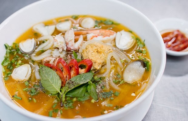 Bánh canh noodles