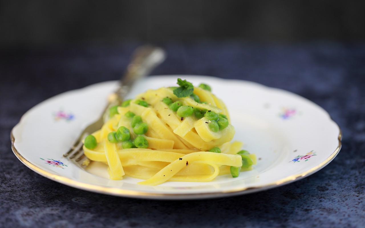 Tagliatelle crema di patate e piselli