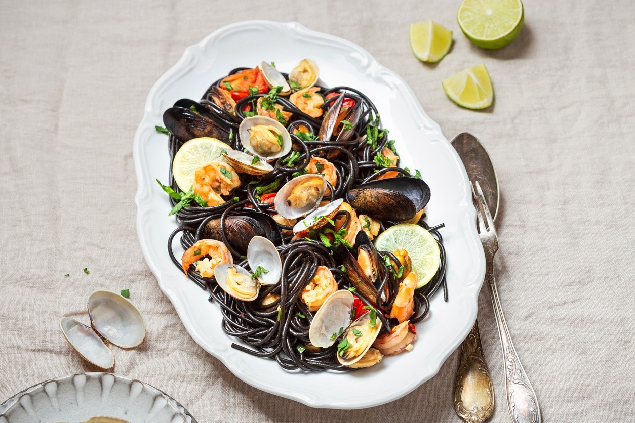 Spaghetti Al Nero Di Seppia Con Vongole Ricetta- Agrodolce