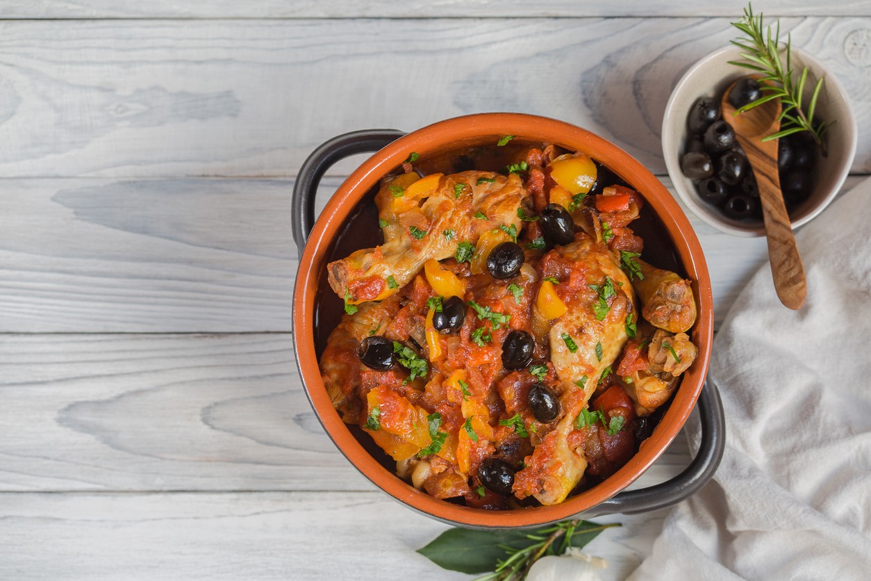Pollo alla cacciatora con olive  ricette economiche della tradizione