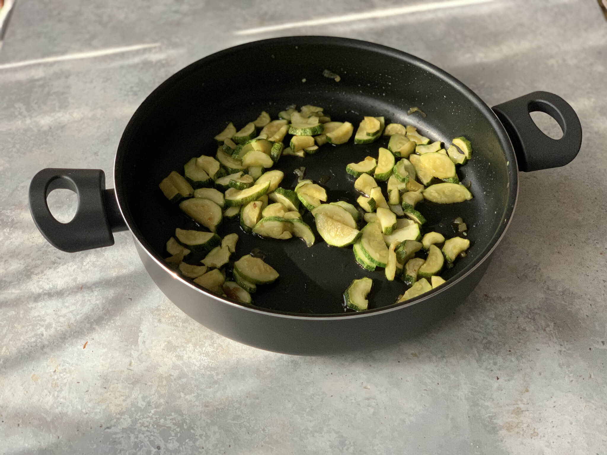 Zucchine cotte per pasta panna e zucchine