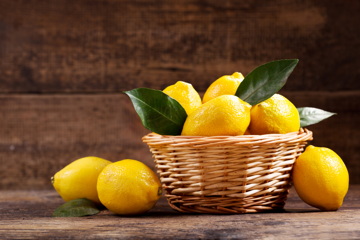 limoni conservati a temperatura ambiente 