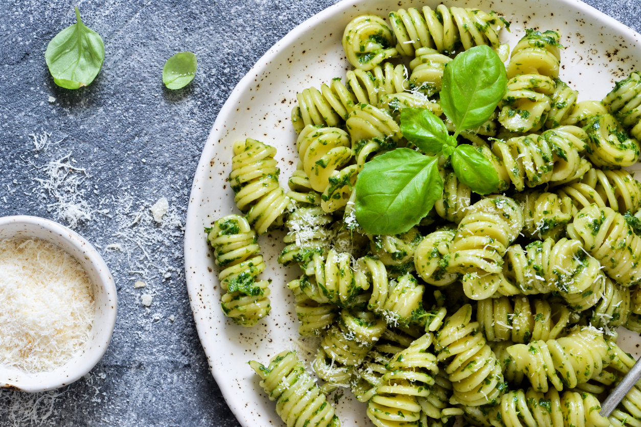 Pasta al pesto di cicoria su letto di carote by Cucina Botanica